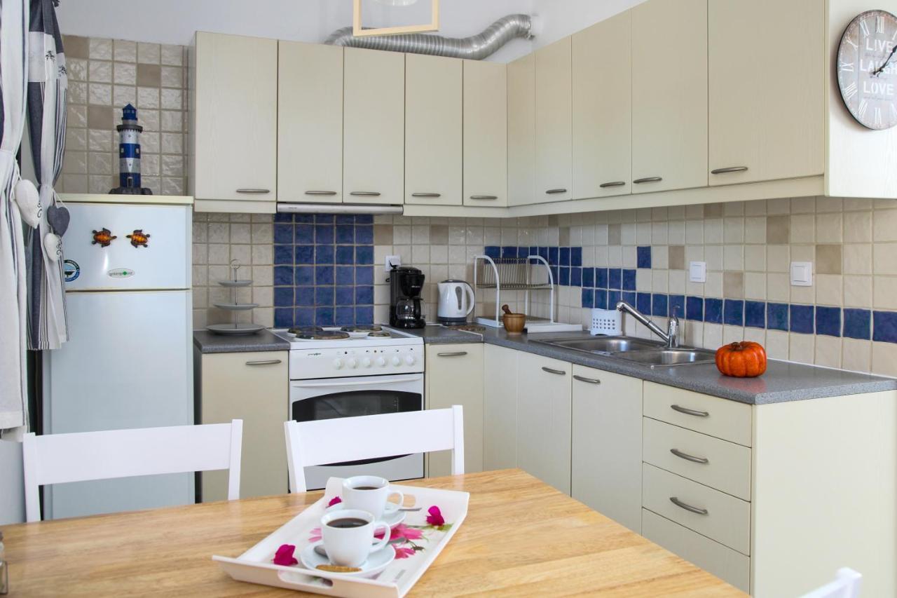Mmm Apartment Makrýgialos Екстериор снимка